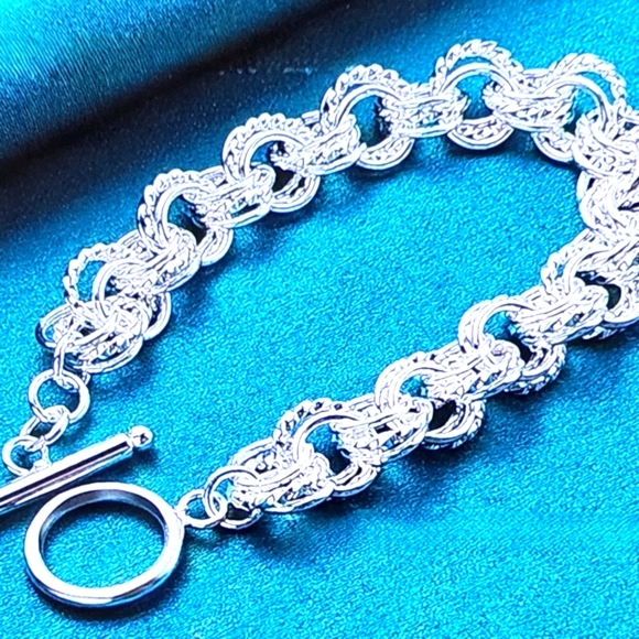 Elegant Silver Chain Bracelet - Picture 2 of 2